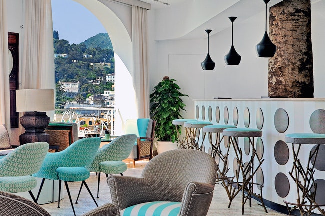 Бар отеля Capri Tiberio Palace дизайнер Джампьеро Панепинто.