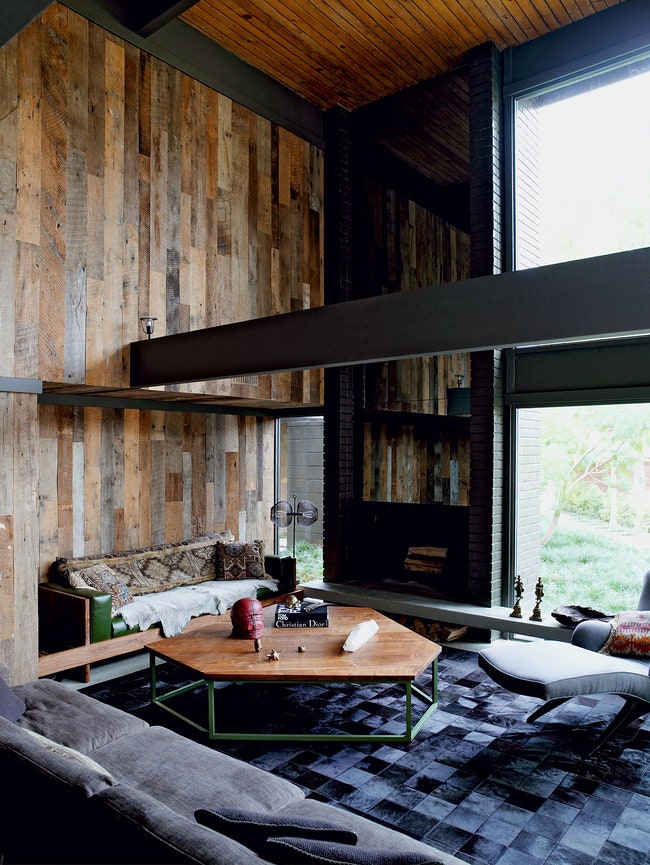 Деревянные стены в интерьере фото квартир и домов с отделкой из дерева