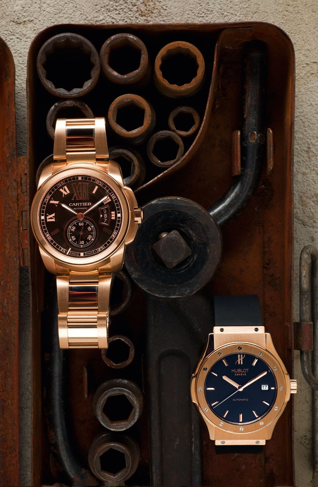 Слева часы Calibre розовое золото Cartier 1 163 500 руб. Справа часы Classic 41 mm розовое золото резина Hublot цена по...