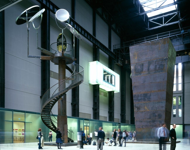 Для галереи Tate Modern Моррисон проектировал всю мебель и свет