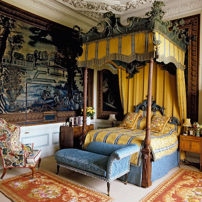 Спальня в резиденции XVI века Burghley House Линкольншир