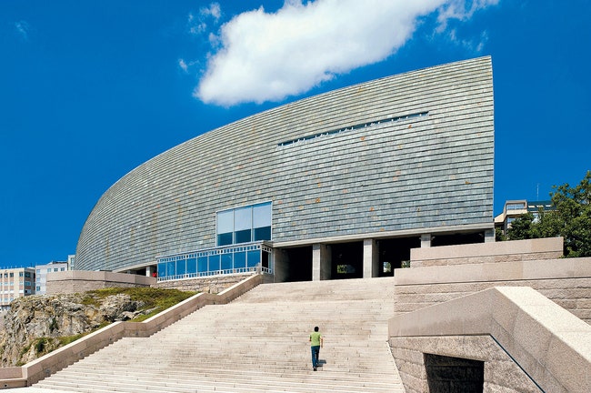 Интерактивный музей Domus  Арата Исодзаки построил на побережье Испании в 1995 году. На полутора тысячах квадратных...