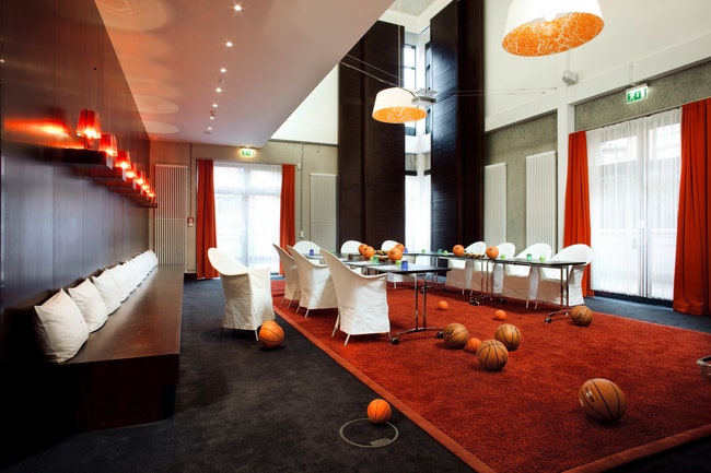 Отели мира лучшие дизайнерские интерьеры в The Exchange в Амстердаме 25 Hours во Франкфурте