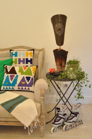 Новая лампа плафон был куплен тоже в Тунисе подушки сделаны из ковриков с орнаментом аля «Hermes» которые я купила у...