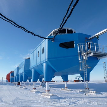 Первая передвижная станция в Антарктиде