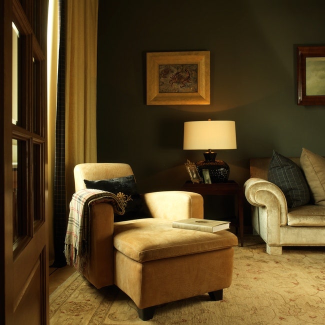 Фрагмент гостиной. Мягкая мебель — итальянская ковер на полу — турецкий.