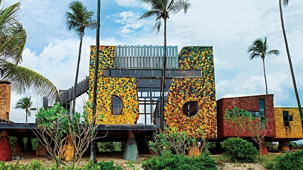 Гаэтано Пеше строит дом в Бразилии фото оригинального фасада и интерьеров