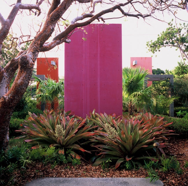 Сад отеля Casa Morada во Флориде 2004 — пример создания эффектной ландшафтной композиции на ограниченной территории  и...