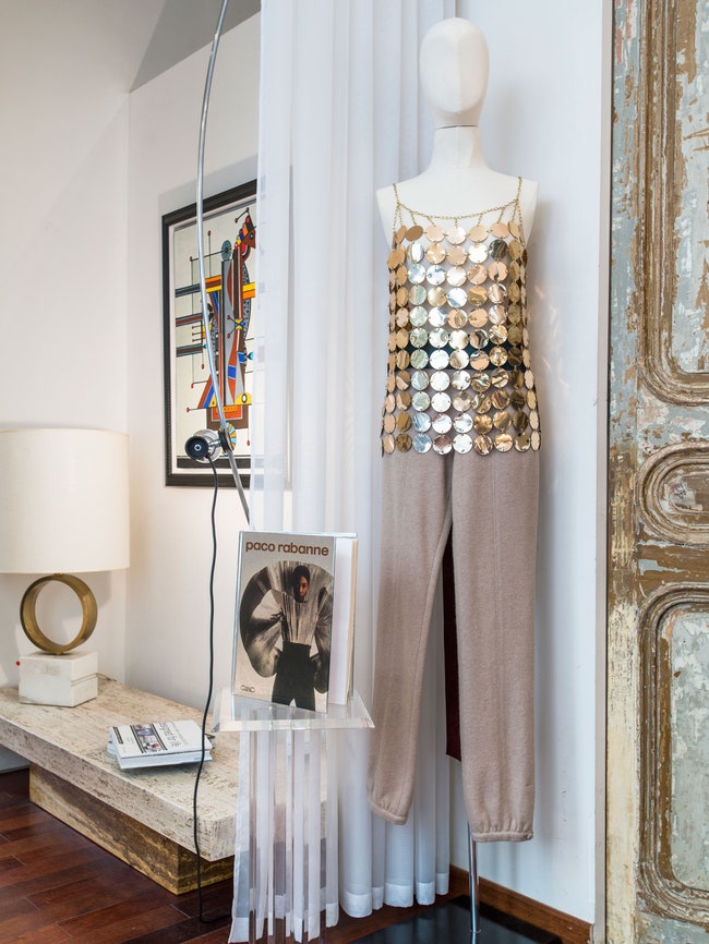 Винтажная одежда — второе направление деятельности галереи