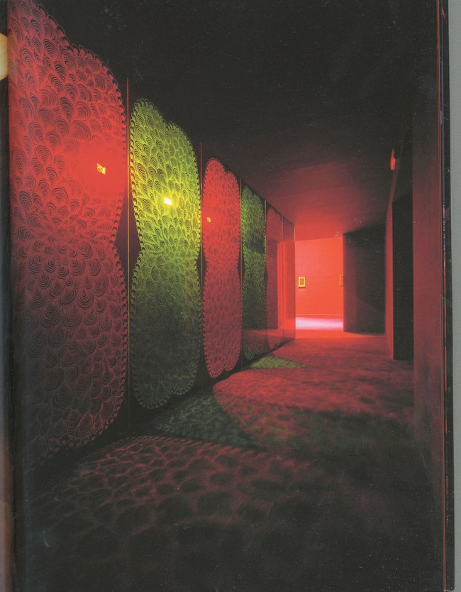 Инсталляция для худож­ника Криса Офили в Британском павильоне на Венецианской биен­нале 2003 года