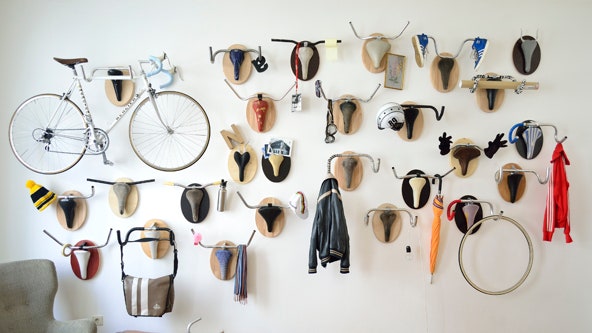Вешалки Upcycle Fetish из деталей старых велосипедов от дизайнера Андреаса Шайгера | ADMagazine