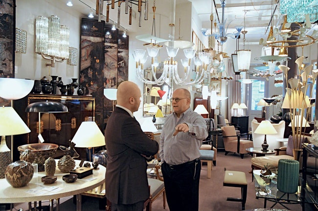 Кирилл вместе с хозяином галереи Bernd Goeckler Antiques Берндом Гёклером который лично отбирает все выставленные здесь вещи