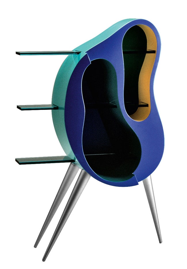 Сюрреализм в предметах интерьера для дома этажерка кровать стул стол светильники | Admagazine
