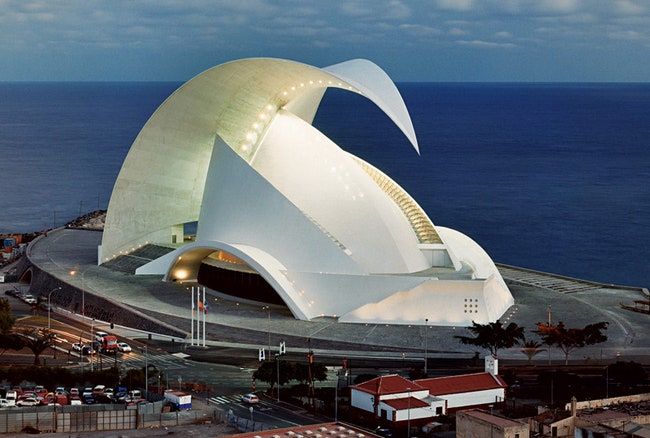 Оперный театр в СантаКрус столице Тенерифе торжественно открылся в сентябре 2004 года. В комплекс входят два зрительных...