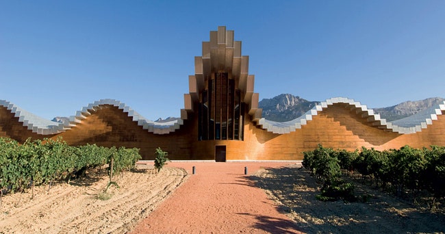 Винотека Bodegas Ysios в Лагвардии  по проекту Калатравы была построена в 2004 году. Владельцы знаменитых виноградников...