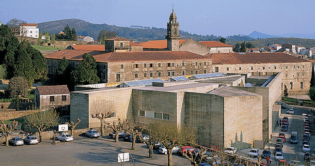 Галицианский центр современного искусства в СантьягодеКомпостела построен в 1993 году.
