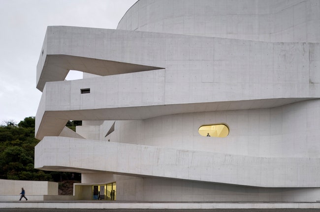 Открывшийся в 2008 году музей Iberê Camargo  первое здание которое Алваро Сиза построил в Бразилии. Сравнительно...