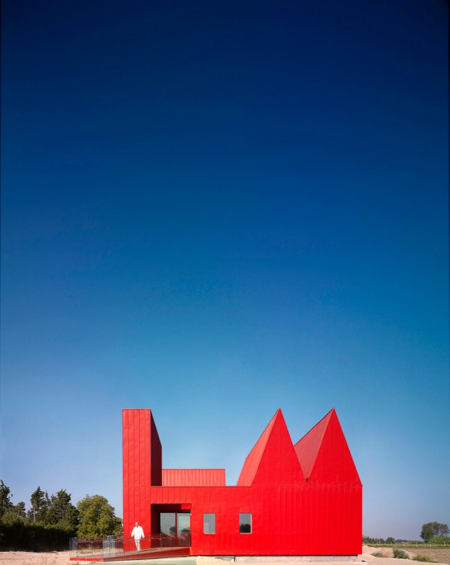 Цветные здания Музей Nestl в Толуке Torres Porta Fira в Барселоне и другие яркие дома | Admagazine