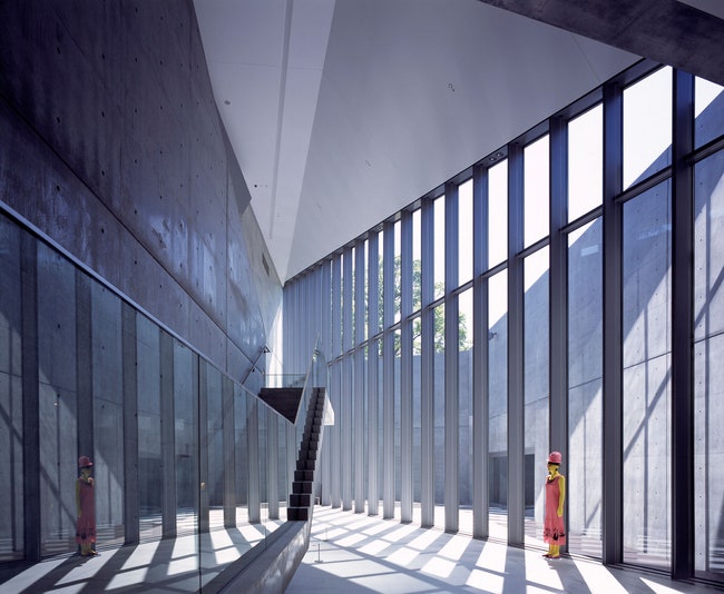 Интерьер музея 2121 Design Sight в Токио . Тадао Андо задумал его вместе с другим знаменитым японцем модельером Иссеи...