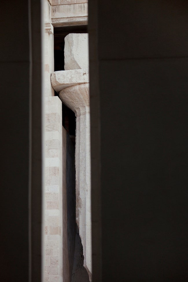 Дорическая колонна пронаоса в павильоне