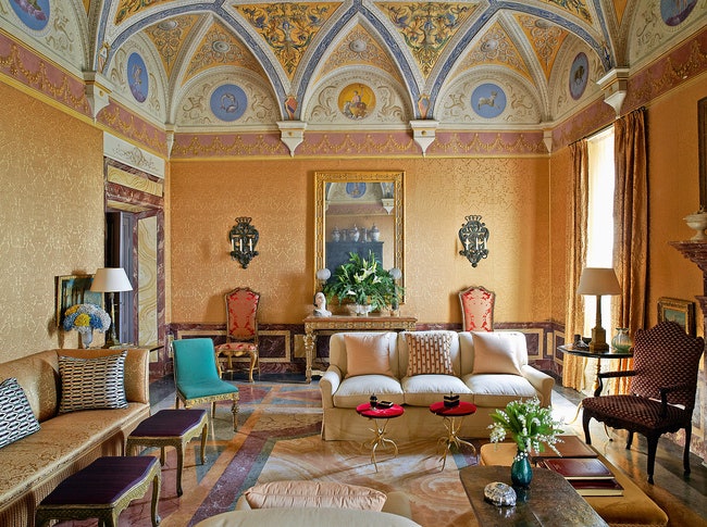 Интерьер замка в английском стиле поместье Алфейнов в Италии