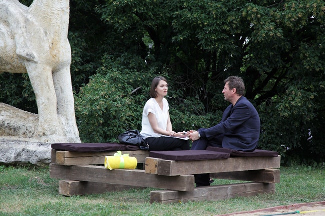 В парке quotМузеонquot в Москве Анна Вяземцева берет у Чино Дзукки интервью для сайта AD