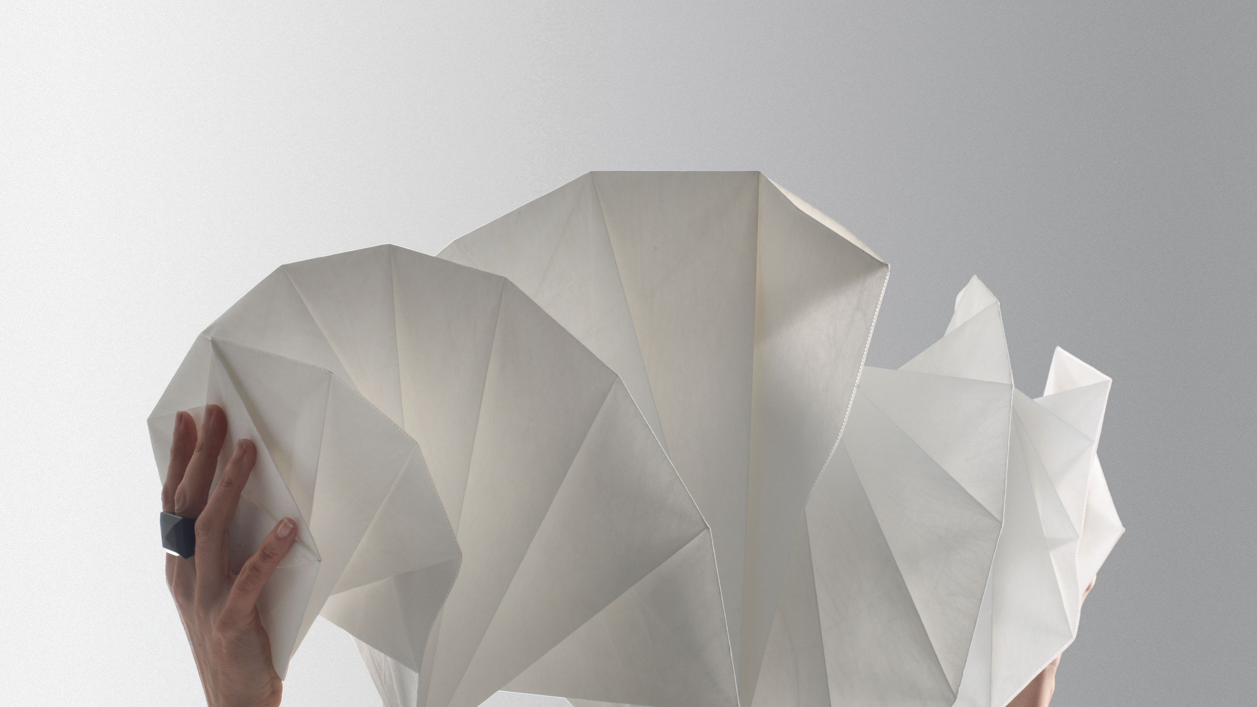 Световое оригами от Иссея Мияке