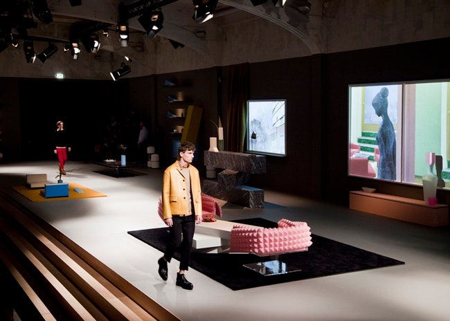Prada представили новую коллекцию в интерьерах от Рема Колхаса