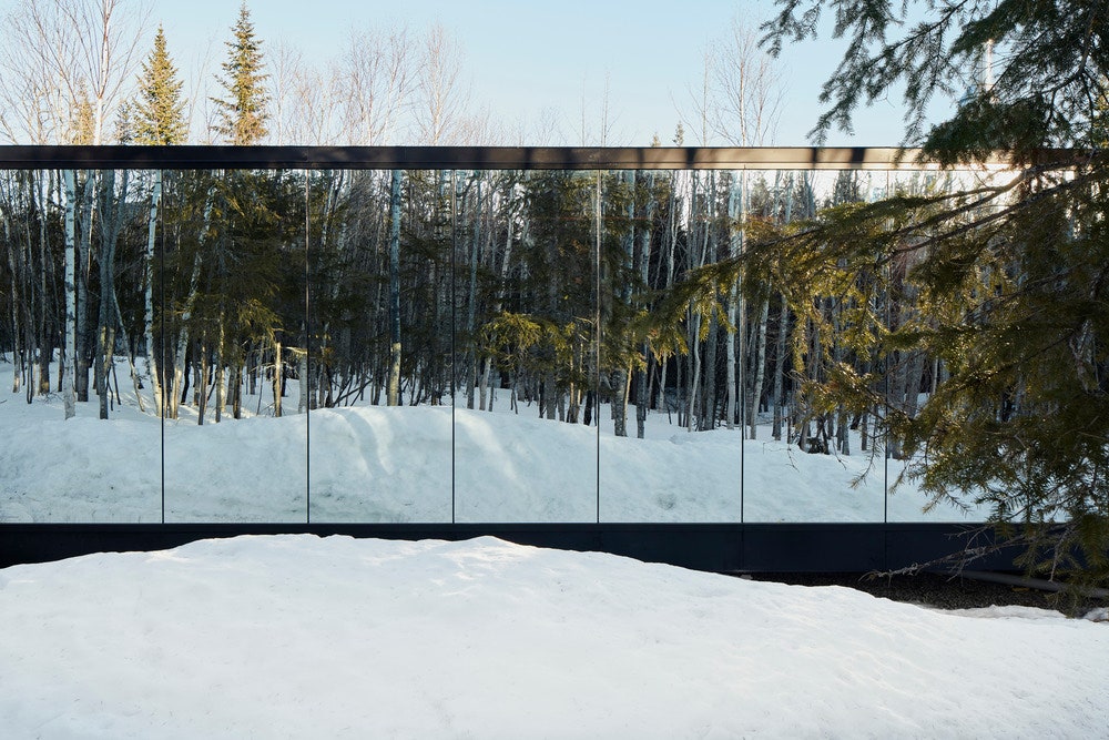 Дома с зеркальным фасадом в Квебеке