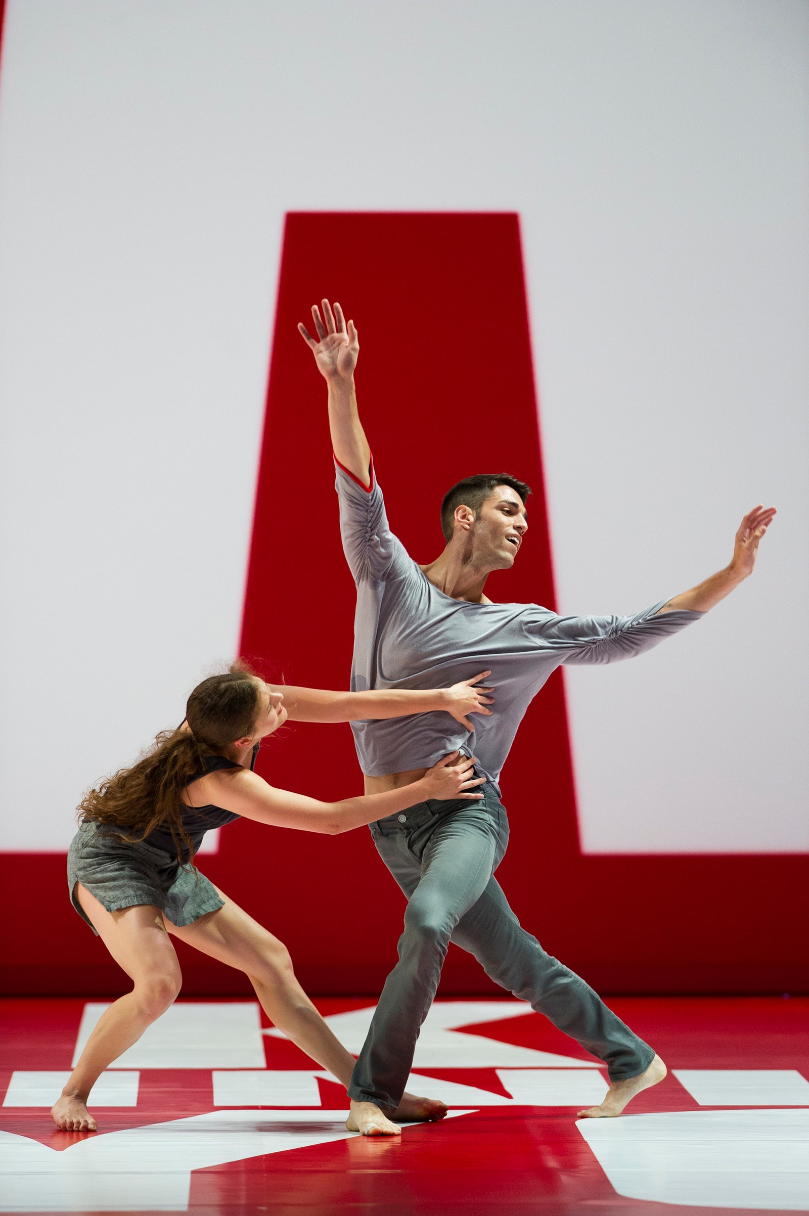 Танец в исполнении танцоров L.A. Dance Project.