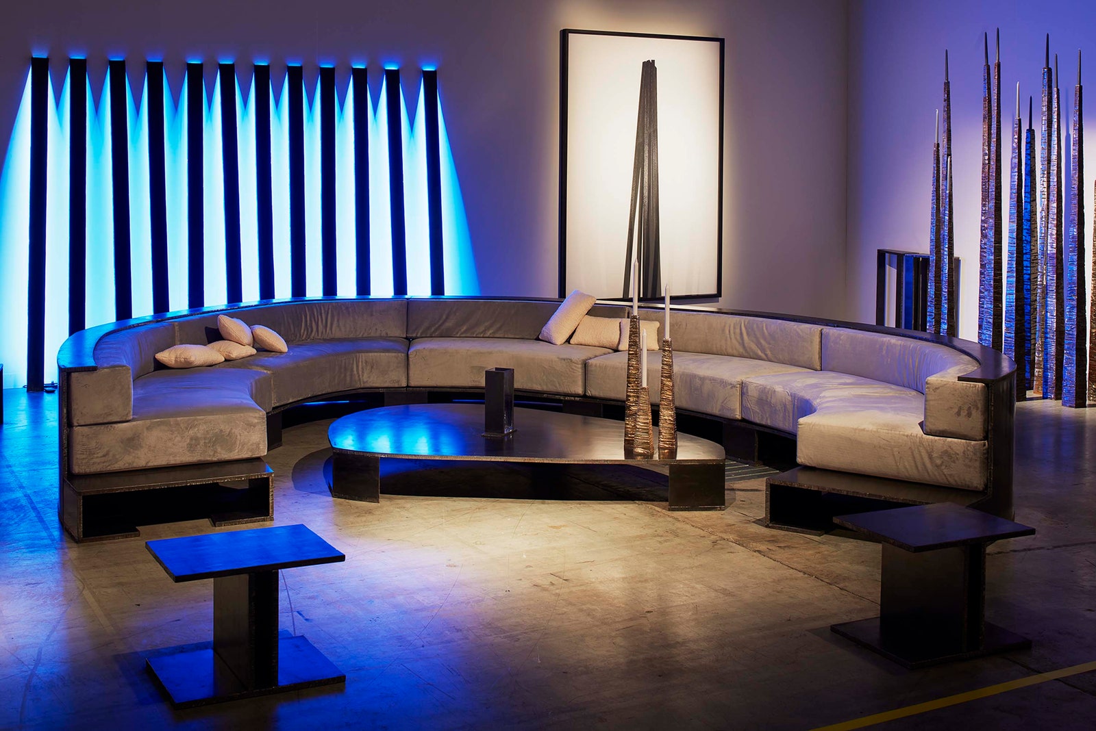 Двойной диван по дизайну Бернара Вене  в галерее Philippe Gravier .