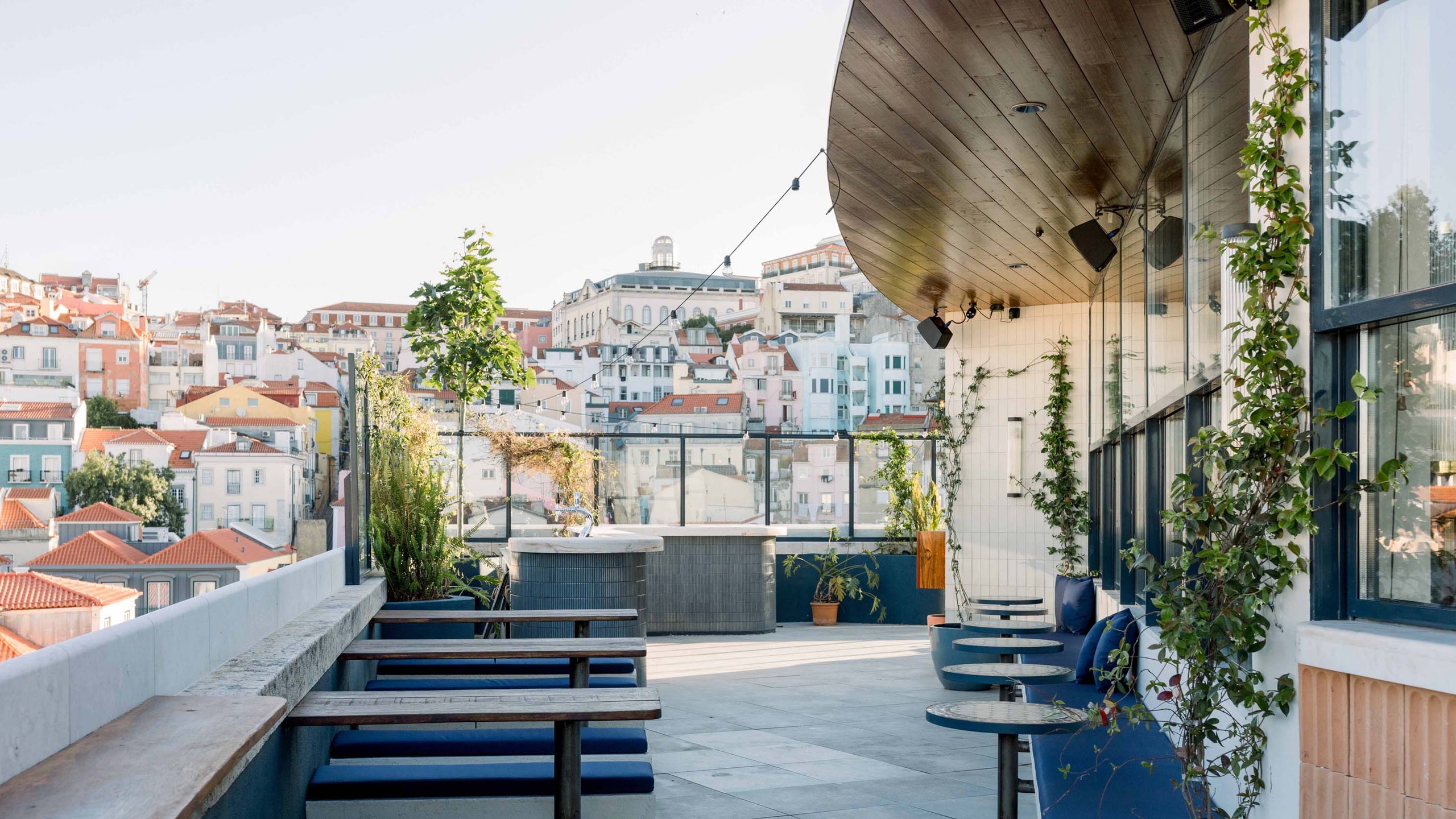 Ресторан с видовой террасой в Лиссабоне