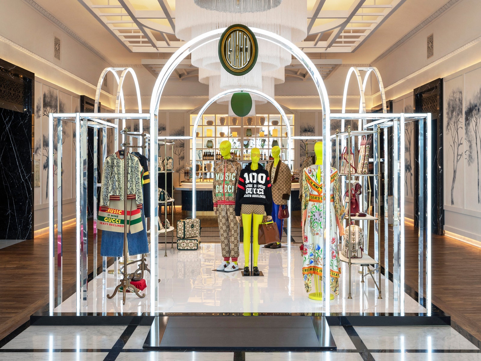 В кинотеатре “Художественный” открылся поп-ап-магазин Gucci 100