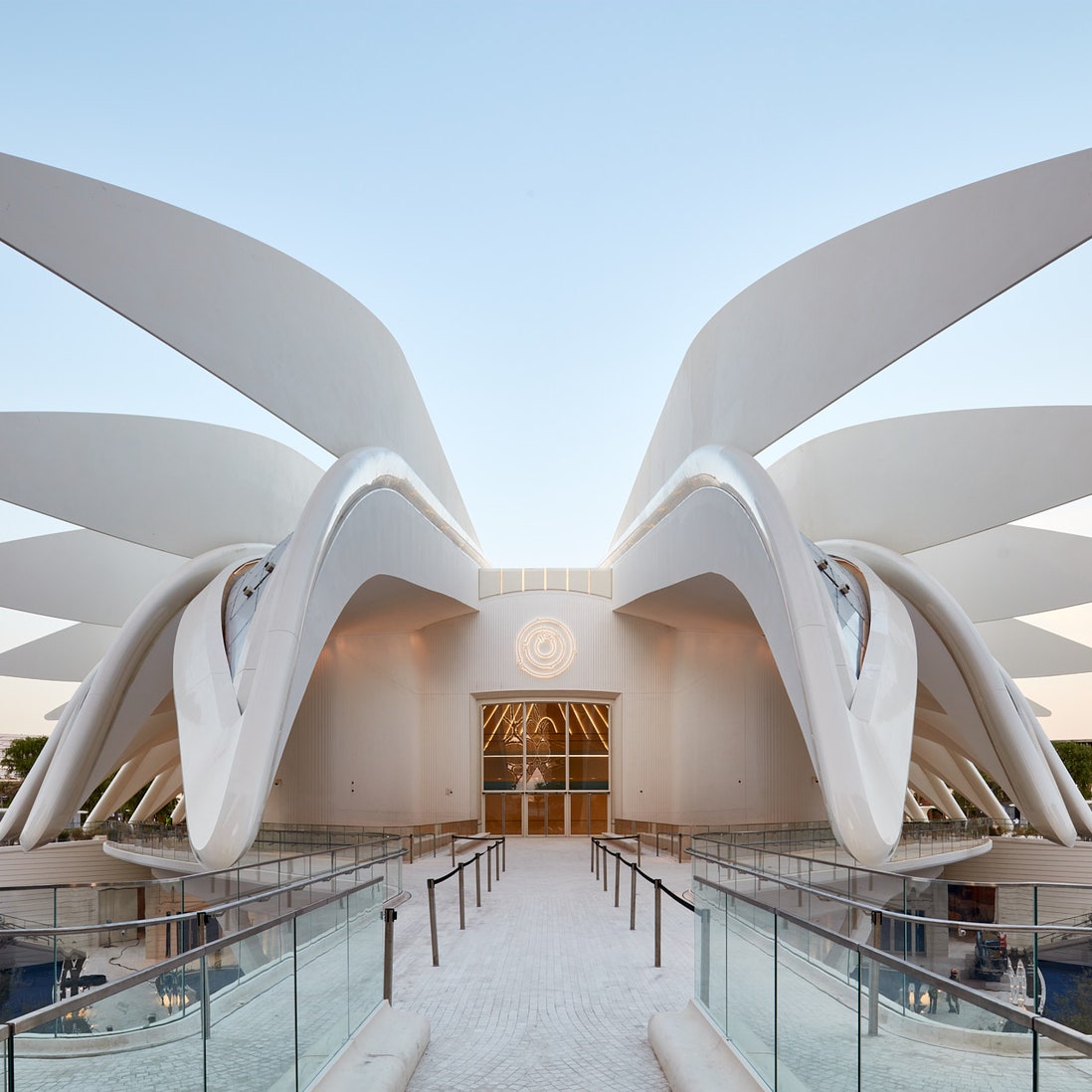 Павильон по проекту Сантьяго Калатравы на выставке Экспо2020 в Дубае