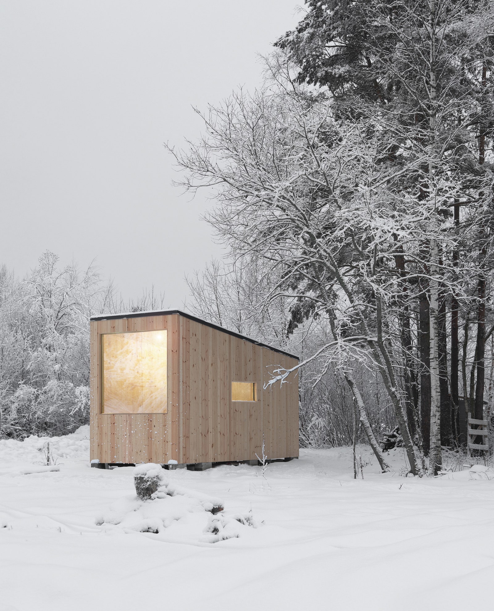 Каркасный дом The Cabin установ­ленный в поселке ­Приветкинское Ленинградской области.