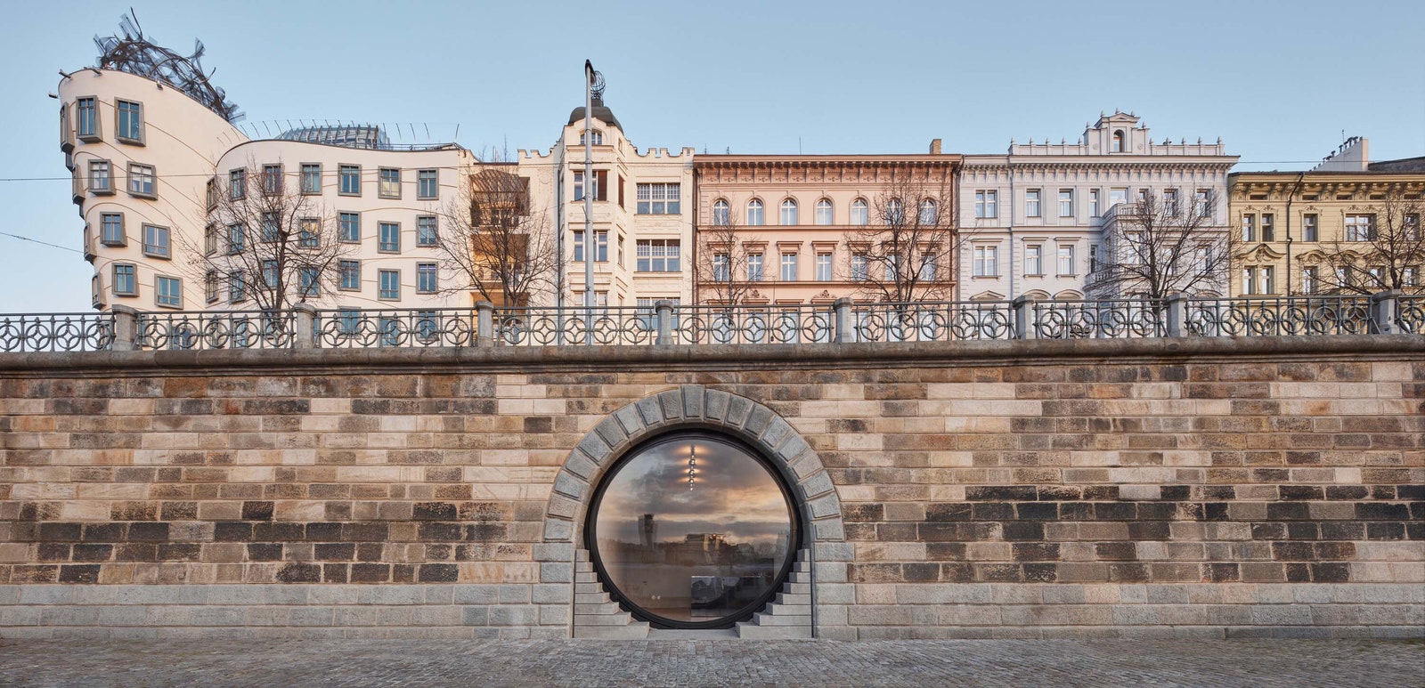 Новые пространства на набережной Праги