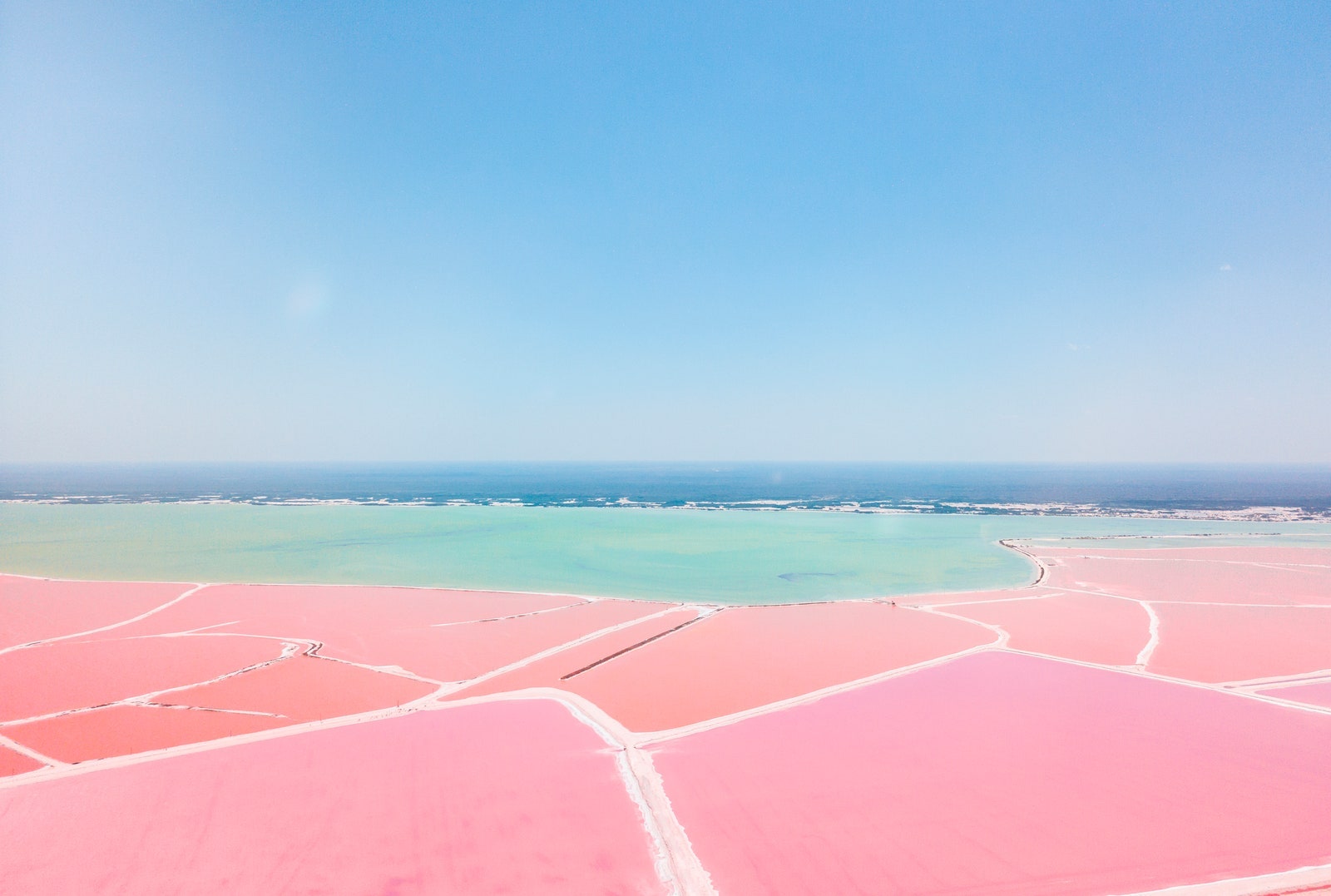 Розовые озера полуострова Юкатан. Фото GettyImages