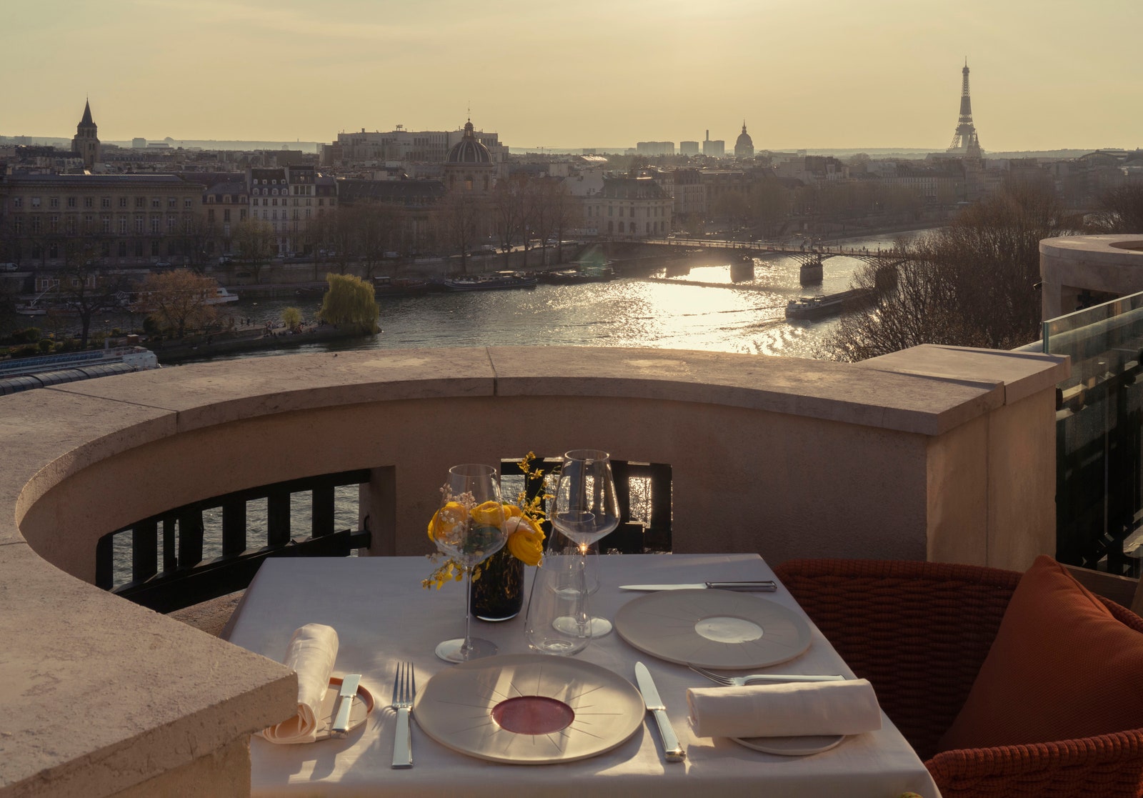 Новости Парижа отель Cheval Blanc с интерьерами от Питера Марино