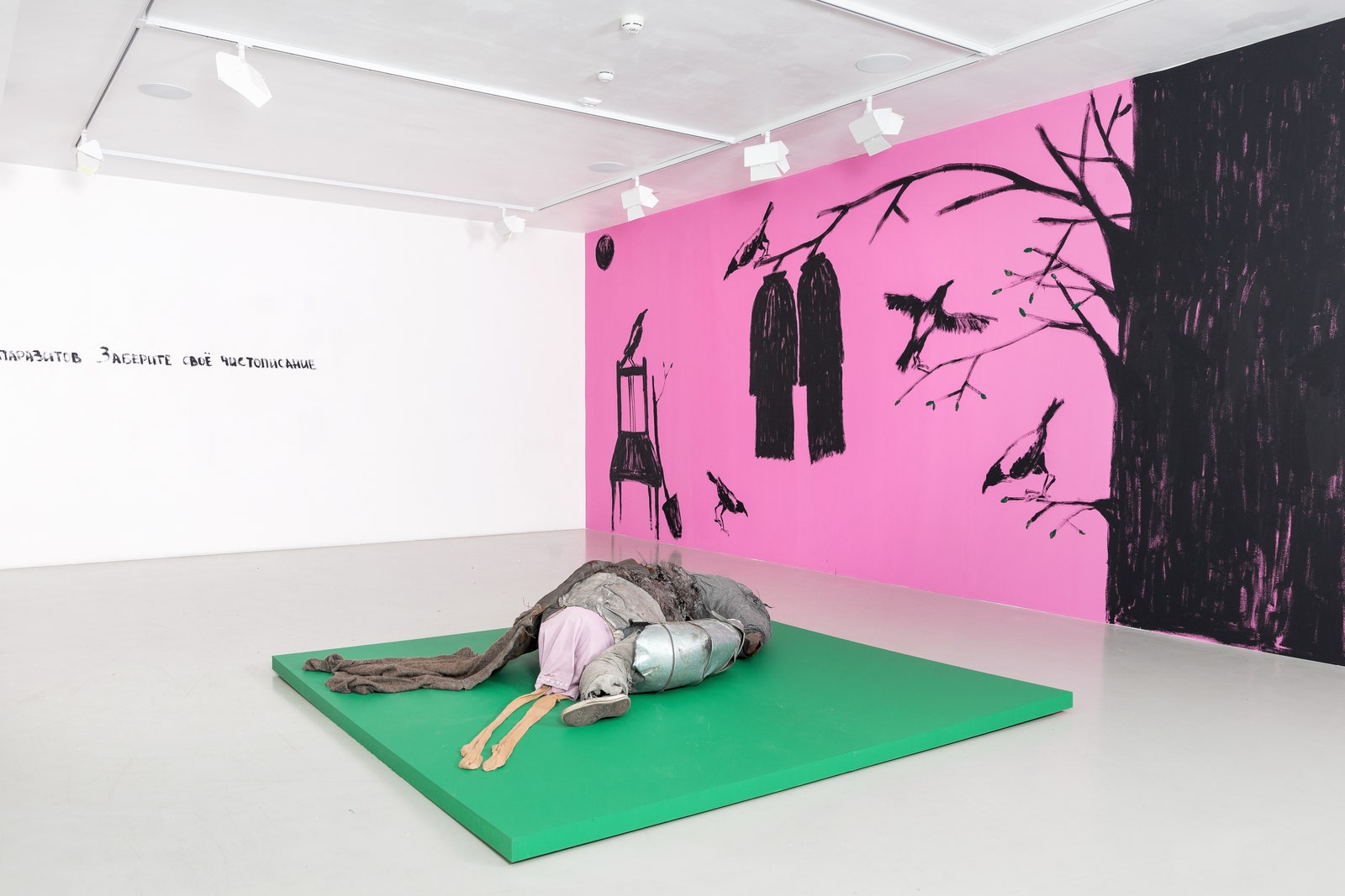 “Превращение как форма сопротивления” персональная выставка Хаима Сокола в СанктПетербурге