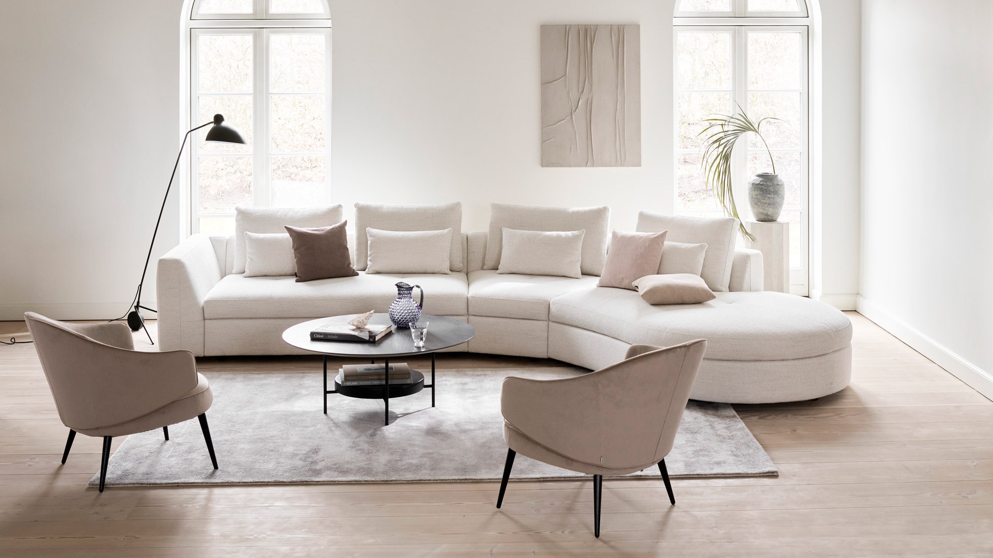Где купить 5 лаконичных предметов мебели для ценителей датского дизайна