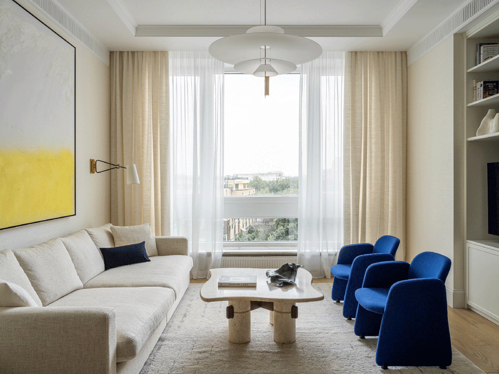 Квартира в светлых тонах, 105 м²