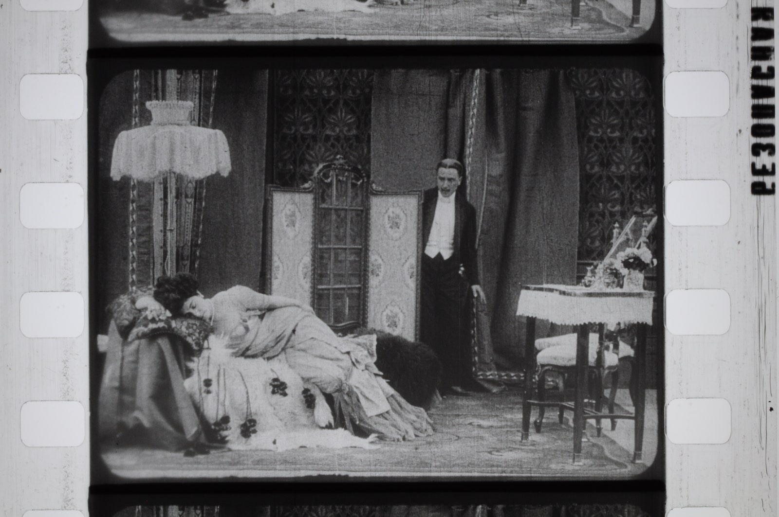Кадр из проекта “Художественный. 1909” “Дама с камелиями”.
