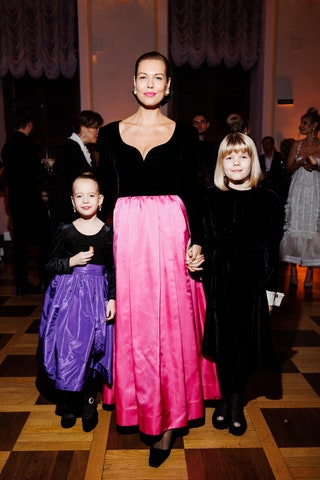Юлия Акимова с дочерьми Алисой и Анастасией