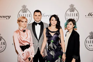 Альберт Сагирян и Марина Изилова с дочерьми Кариной и Аней