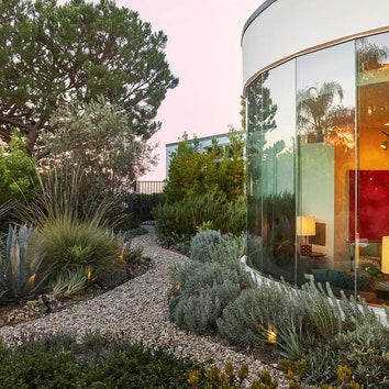 Дом музыканта Blink-182 Марка Хоппуса в стиле модерн 1950-х годов в Лос-Анджелесе