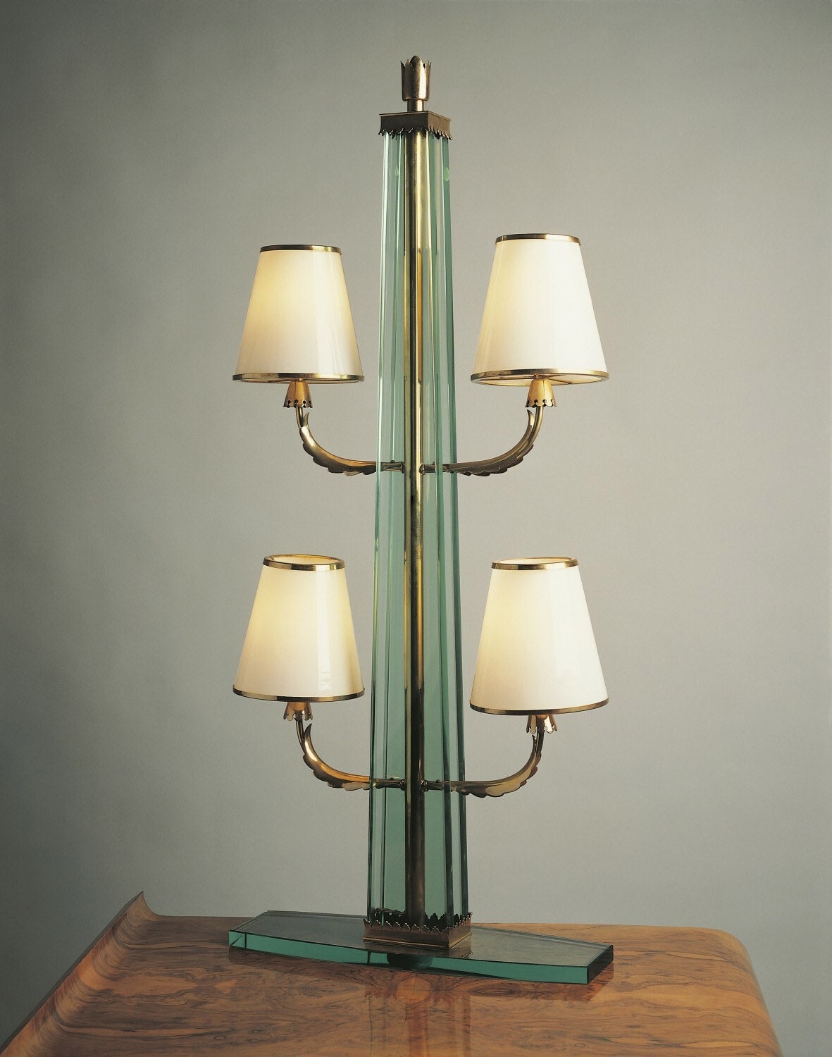 Настольная лампа по дизайну Джо Понти для Fontana Arte.nbsp