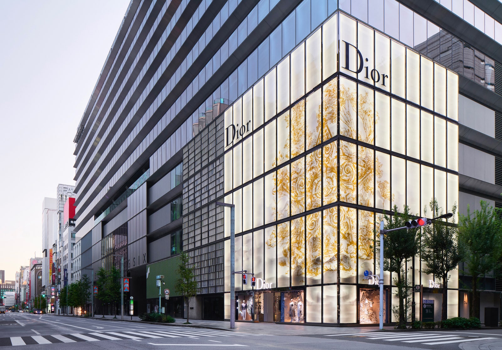 Токийский бутик Dior в здании торгового комплекса Ginza Six.