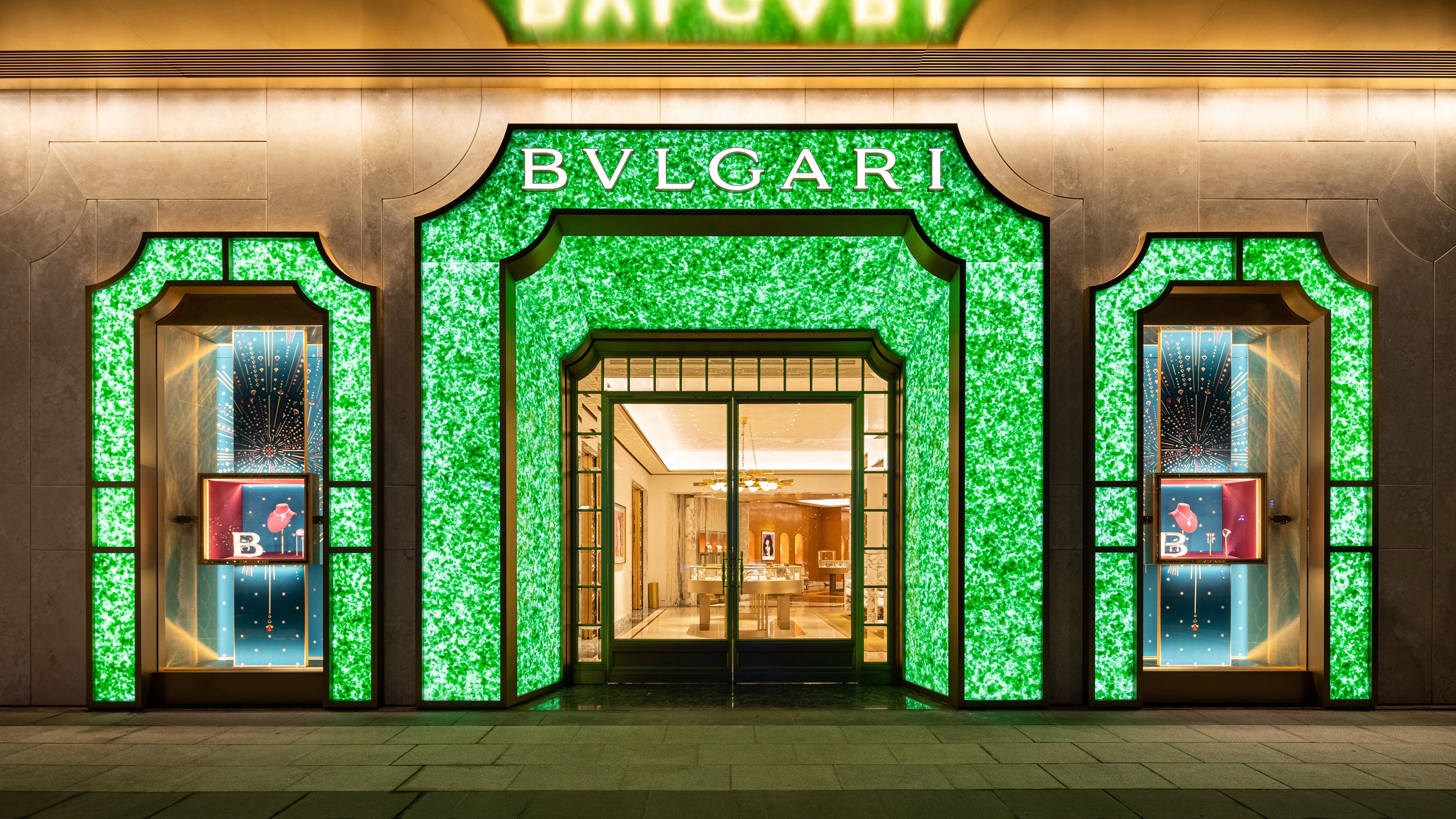 Магазин Bvlgari с фасадом из переработанных бутылок по дизайну MVRDV | AD  Magazine