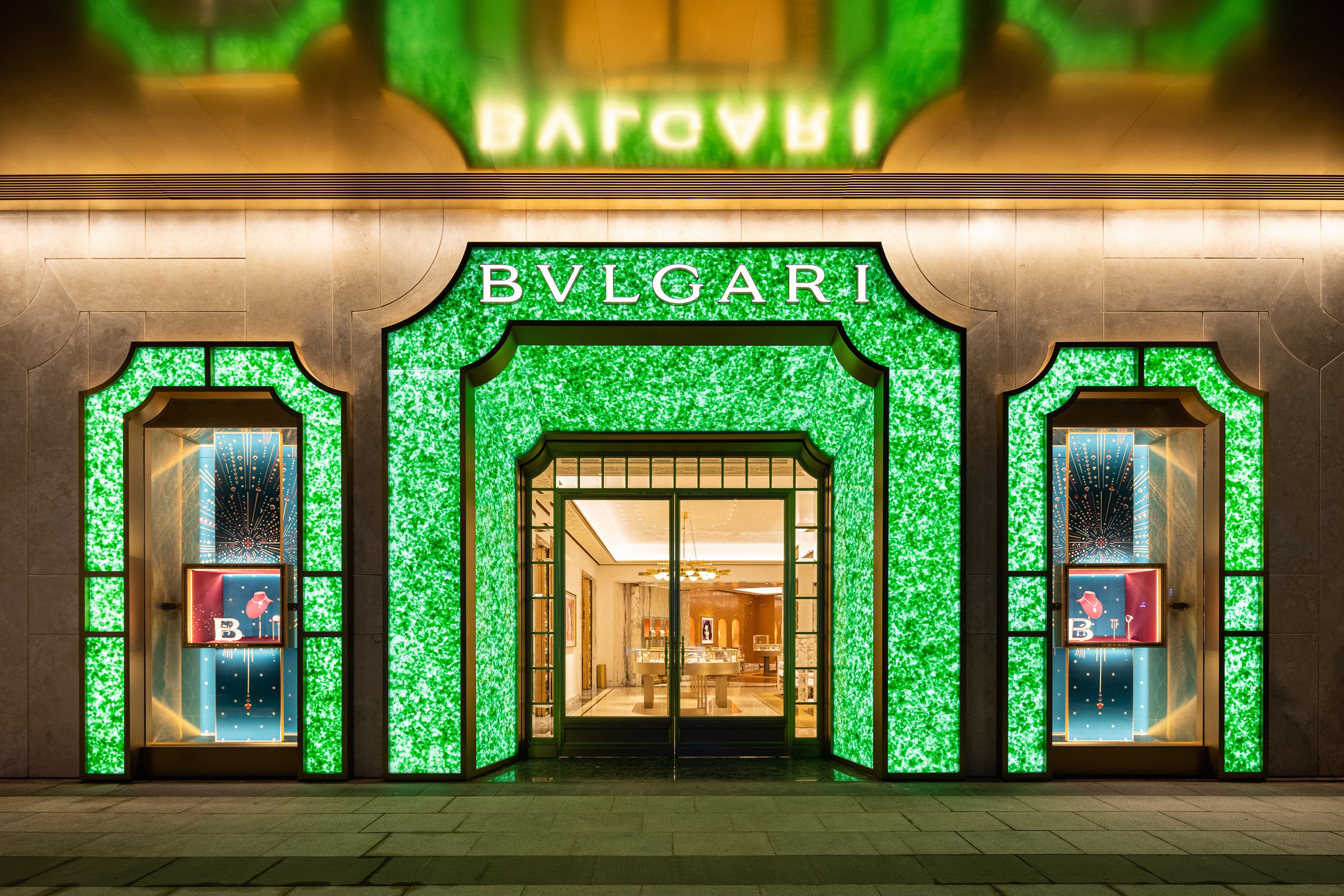 Магазин Bvlgari с фасадом из переработанных бутылок по дизайну MVRDV | AD  Magazine