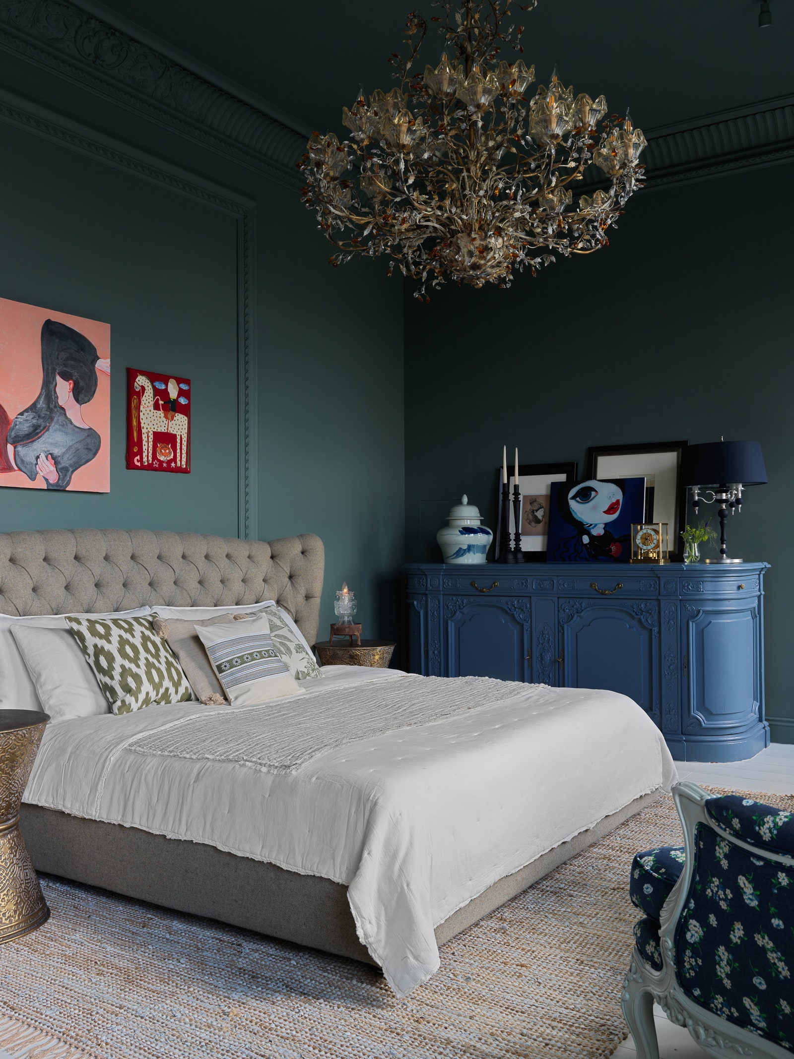 Красочная квартира по проекту Анны Эрман фотографии “до и после”. Хозяйская спальня. Цвет стен для этой комнаты — первый...